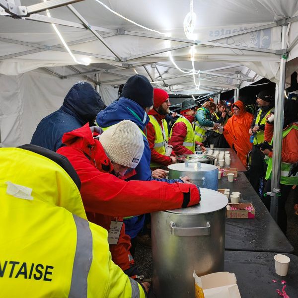 Poste de ravitaillement du Paris-Versailles-Mantes à la marche